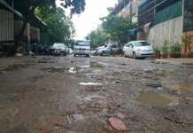 ផ្លូវមួយខ្សែនៅក្នុងសង្កាត់ទឹកល្អក់៣ ខណ្ឌទួលគោកកំពុងរងការខូចខាតប្រជាពលរដ្ឋស្នើរឲ្យមានការដោះស្រាយ