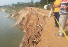 មហាជនរិះគន់អាជ្ញាធរនិងមន្ត្រីជំនាញជុំវិញបញ្ហាគ្រោះបាក់ច្រាំងទន្លេមេគង្គក្រោមដាច់បាក់កំណាត់ផ្លូវលេខ១៤