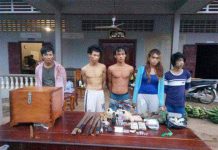 ឃាត់ខ្លួនមនុស្ស៥នាក់ ពាក់ព័ន្ធ ថ្នាំញៀន អាវុធនឹង ដាវសាំម៉ូរ៉ៃ…