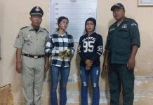 ទំនាស់ពាក្យសម្តីផ្លែផ្កាដាក់គ្នារវាងនារី៣នាក់បានបង្កជាកំហឹងបង្កើតជាហិង្សាទីបំផុតអ្នកចាញ់ដឹកទៅមន្ទីរពេទ្យ អ្នកឈ្នះបញ្ជូនមកប៉ុស្តិ៍Police