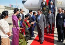 សម្ដេចតេជោ ហ៊ុន សែន នាយករដ្ឋមន្ត្រីកម្ពុជានិងនាយករដ្ឋមន្ត្រីឡាវប្រកាសព័ត៌មានរួមគ្នាអំពីលទ្ធផលនៃកិច្ចប្រជុំពិសេសទ្វេភាគី