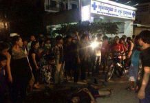 បុរសម្នាក់ស្រវឹងស្រាជិះម៉ូតូដឹកប្រពន្ឋកូនក្នុងល្បឿនលឿនទៅប៉ះរថយន្តគេ