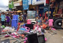 រថយន្តកុងទ័រនឺគេចពីរឺម៉កបុកចូលផ្ទះអ្នកលក់របួស2នាក់