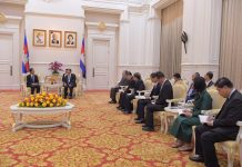 សម្តេចតេជោ ហ៊ុន សែន អនុញ្ញាតឲ្យឯកអគ្គរដ្ឋទូតវៀតណាមប្រចាំកម្ពុជា ដែលត្រូវបញ្ចប់អាណត្តិ ចូលជួបសំដែងការគួរសមនៅព្រឹកមិញនេះ