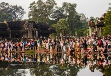 ចំណូលនៃការលក់សំបុត្រចូលទស្សនាតំបន់អង្គរ និងចំនួនភ្ញៀវទេសចរចូលទស្សនា