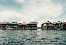 ភូមិលិចទឹកកំពង់ភ្លុកកន្លែងកម្សាន្តដ៏មានប្រជាប្រិយភាព