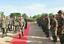 នាយឧត្តមសេនីយ៍ អ៊ី ឈាន អំពាវនាវដល់កងកម្លាំងទាំងអស់ត្រូវត្រៀមខ្លួនជានិច្ច និងប្រឆាំងដាច់ខាតចំពោះការប៉ុនប៉ង ធ្វើបដិវត្តន៍ពណ៌!