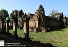 បន្ទាយសំរែ ជាប្រាសាទតូចតែមានរចនាបថស្រដៀងនឹងប្រាសាទអង្គរវត្ត!