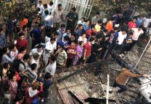 Update News: អគ្គិភ័យដែលឆេះផ្ទះពលរដ្ឋនៅម្ដុំផ្សារទឹកថ្លា ខណ្ឌសែនសុខ បានរលត់ទៅវិញហើយ ក្រោយបំផ្លាញផ្ទះអស់៣ខ្នង, សមត្ថកិច្ចប្រើឡានទឹកអស់១០គ្រឿង