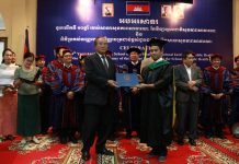 មន្ដ្រីសុខាភិបាល អំពាវនាវដល់និស្សិតពេទ្យ ដែលបញ្ចប់ការសិក្សា ត្រូវសិក្សាស្វែងយល់ពីតម្រូវការសុខភាពរបស់ពលរដ្ឋ ដោយផ្សារភ្ជាប់ទៅនឹងចំណេះដឹងថ្មី និងប្រសិទ្ធិភាពខ្ពស់