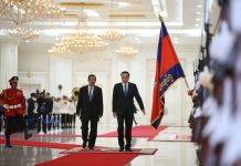 សម្តេចតេជោ ហ៊ុន សែន ចាប់ផ្ដើមជួបពិភាក្សាទ្វេភាគីជាមួយ នាយករដ្ឋមន្ដ្រីចិន លោក លី ខឺឈាង នៅវិមានសន្តិភាព