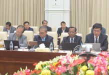 នៅព្រឹកនេះ សម្តេចតេជោ ហ៊ុន សែន ដឹកនាំកិច្ចប្រជុំគណៈរដ្ឋមន្ត្រី ដោយពិភាក្សាលើរបៀបវារៈចំនួន៣