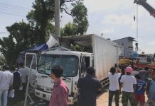 រថយន្តចំនួន ៥គ្រឿង និងម៉ូតូ១គ្រឿង បានបុកប៉ះបន្តគ្នានៅចំណុចកែងរ៉ា ក្នុងក្រុងព្រះសីហនុ