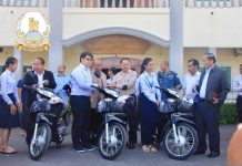 រដ្ឋបាលខេត្តព្រះសីហនុផ្តល់រង្វាន់លើកទឹកចិត្តម៉ូតូ១គ្រឿងដល់សិស្សនិទ្ទេស A ចំនួន៣នាក់ និងថវិការ ៤០ម៉ឺនរៀលដល់សិស្សនិទ្ទេស B ចំនួន៣៧នាក់