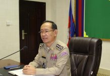 មន្ត្រីធ្វើលិខិតឆ្លងដែនប្រចាំផ្សារ Aeon Mall ខណ្ឌសែនសុខ ដែលបដិសេធមិនទទួលយកប្រាក់រៀល ក្នុងការស្នើសុំបំពេញបែបបទផ្តល់លិខិតឆ្លងដែន ត្រូវបានដកចេញហើយ