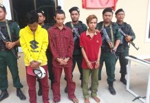 ចងគំនុំជាមួយជនជាតិចិនដល់កំរិតទ្រាំមិនបានលើកគ្នាទៅកាប់សំលាប់ចោលលទ្ធផលត្រូវចូលគុកចំណែកចិនវិញរបួសធ្ងន់