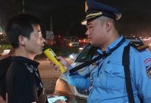 អ្នកបើកបររថយន្តជនជាតិចិន១៣នាក់មានជាតិស្រវឹងរួមនឹងរថយន្តរបស់ខ្លួនត្រូវនគរបាលខេត្តព្រះសីហនុឃាត់ខ្លួនបញ្ជូនមកការិយាល័យដើម្បីដោះស្រាយតាមច្បាប់