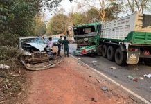 គួរអោយរន្ធត់ណាស់រថយន្តតូចធំ៤គ្រឿងបុកគ្នានៅផ្លូវជាតិលេខ៤ក្នុងស្រុកកំពង់សីលាលាន់ឮដូចរន្ទះសំណាងល្អគ្មានប៉ះពាល់ដល់អាយុជីវិតមនុស្ស