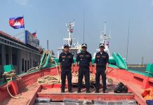 មិនអត់ប្រយោជន៍ទេ!!! នាវាល្បាតគយជាជំនួយរបស់ជប៉ុនផ្តល់ជូនរាជរដ្ឋាភិបាលកម្ពុជា បានបង្រ្កាបនិងចាប់ឃាត់ទូកដឹកបារីគេចពន្ធមួយគ្រឿងដែលផ្ទុកបារីចំនួន ១,១២៩ កាតុង