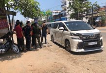 សាខាគយខេត្តព្រះសីហនុ ចុះចាប់រថយន្តសេរីទំនើបៗអត់បង់ពន្ធ ដើម្បីផាកពិន័យបង្កើនចំណូលថវិកាជាតិ