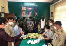 ជនជាតិស្បែកខ្មៅ៣នាក់រួមទាំងគ្រឿងញៀន២១គីឡូក្រាម ត្រូវនគរបាលខណ្ឌដង្កោបង្ក្រាបបាន