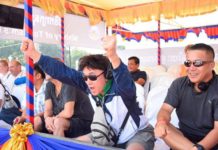 ភ្ញៀវទេសចរបរទេសជិតពីរពាន់នាក់ ចូលរួមទស្សនាក្នុងព្រះរាជពិធីបុណ្យអុំទូកនៅថ្ងៃទី១