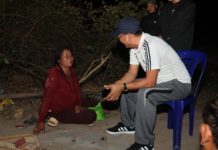 តស៊ូណាស់ពូមីង! ដុតធូបមូសលេងអាប៉ោងទាំងយប់ត្រូវលោកអភិបាលខេត្តចុះចាប់