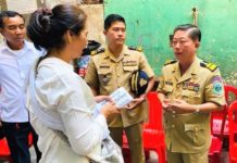 នាយកដ្ឋាននគរបាលការពារព្រំដែនទឹកប្រគល់ថវិកាសមាគមមិត្តនគរបាលជូនដល់ក្រុមគ្រួសារសពនាយរងផ្នែកសេនាធិការនៃអង្គភាពបង្ក្រាបបទល្មើសលើផ្ទៃសមុទ្រ