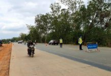 លោក ជួន ណារិន្ទ ស្នងការនគរបាលខេត្តព្រះសីហនុបញ្ជាកំលាំងចុះរឹតបន្តឹងការអនុវត្តច្បាប់ចរាចរណ៍ផ្លូវគោកនៅផ្លូវជាតិលេខ៤
